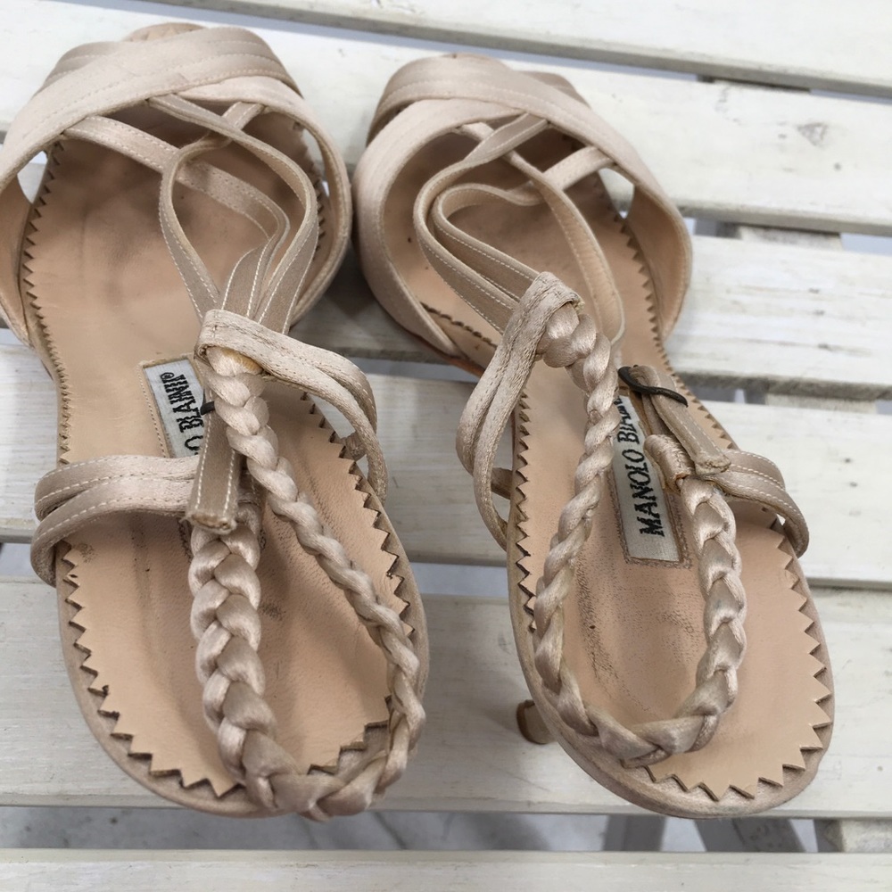 - ⬇️$225 Manolo Blahnik Heels 8 - Picture 8 of 16